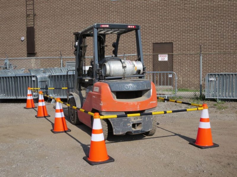 Traffic safety traffic cones and connector rods