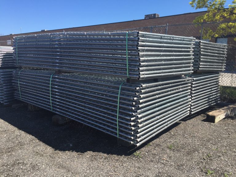 Chain link panels Fast Fence Inc.